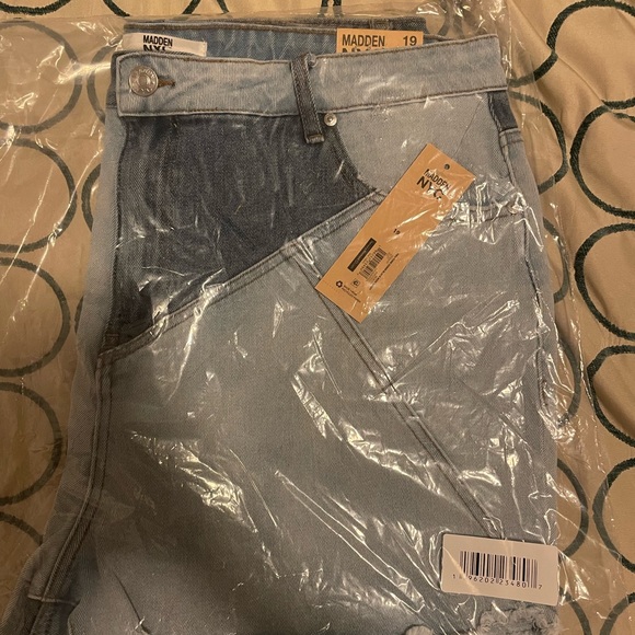 Madden NYC two tone denim shorts - Picture 4 of 4